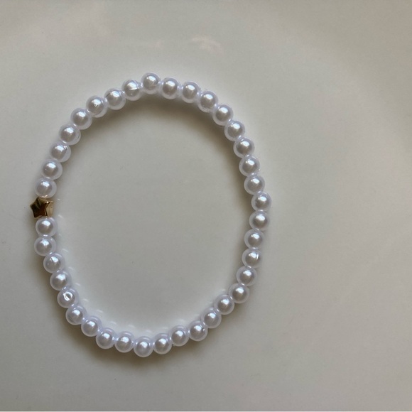 Elegant White Pearl Necklace with Gold Accent - Picture 6 of 12